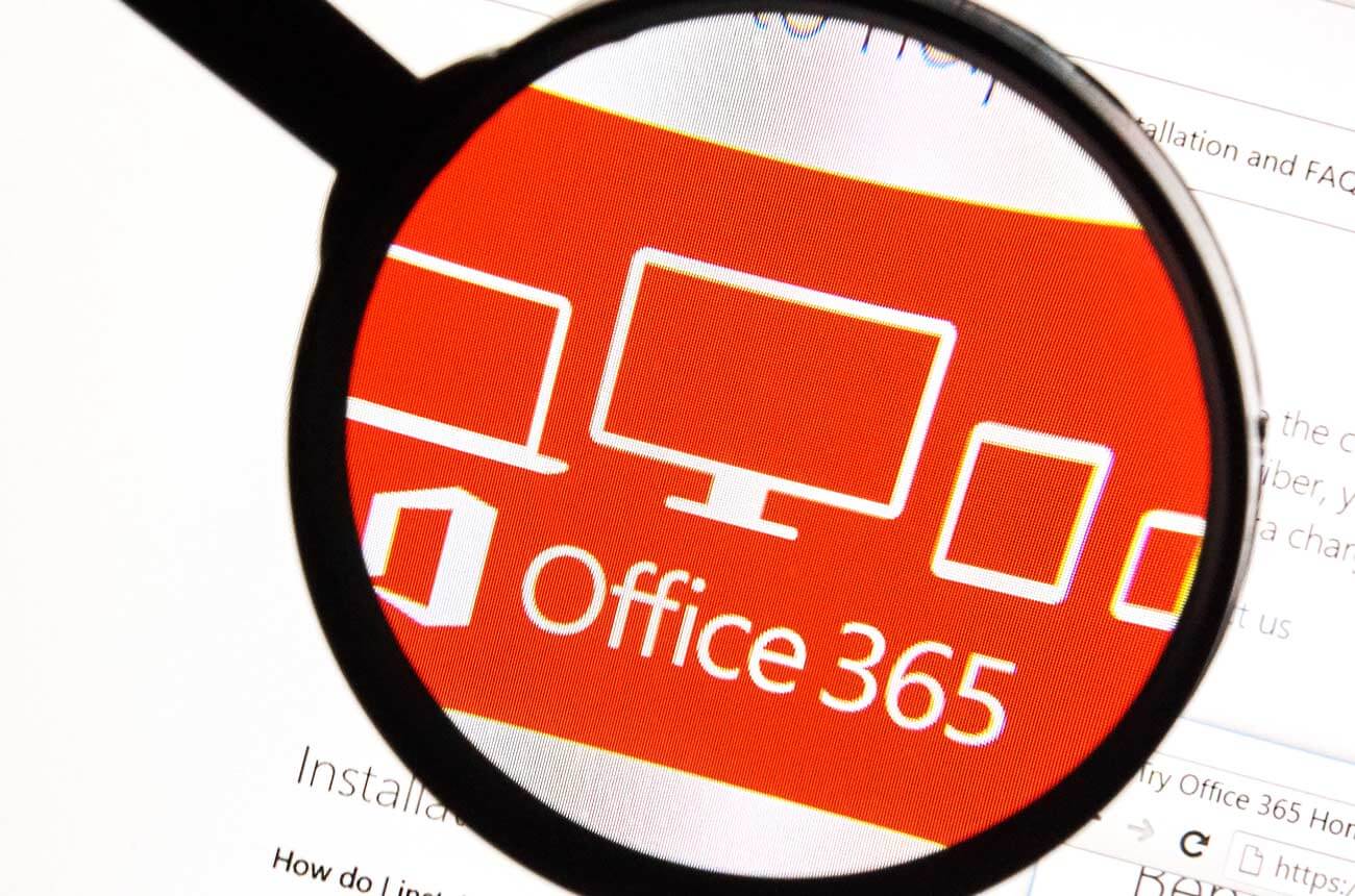 förstoringsglas riktat mot Office 365 logga